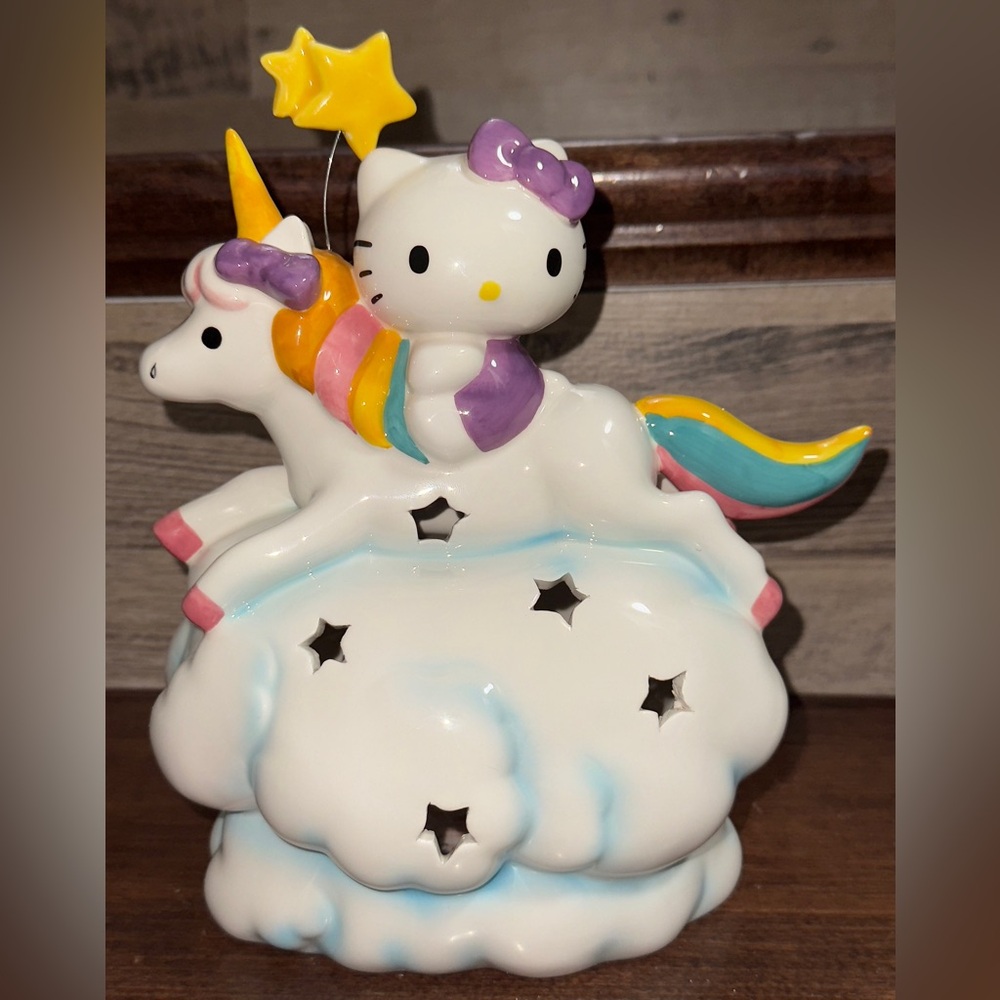 SUPER CUTE 🥰 HELLO KITTY RIDING UNICORN CORONA ON A TEALIGHT CLOUD - NEW